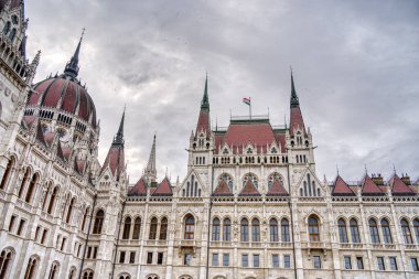 Budapeşte, Macaristan - 05 Kasım 2022: Sonbaharda tarihi kent simgeleri ve mimari mirası, HDR Resim