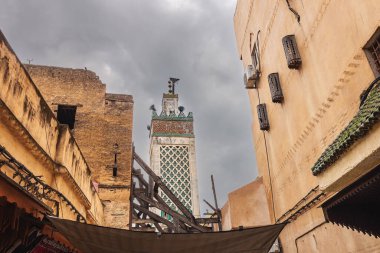 Fez, Fas - 22 Ocak 2020: Fas 'ta eski bir İslami mimari cami inşaatı