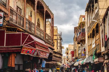 Fez, Fas - 22 Ocak 2020: Fas 'ın tarihi şehir binalarının zengin mimari mirasını sergileyen manzarası