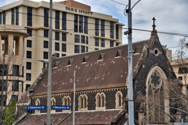 Melbourne, Avustralya - 1 Ağustos 2023: Bulutlu havada tarihi şehir merkezi, HDR resmi