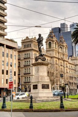 Melbourne, Avustralya - 1 Ağustos 2023: Bulutlu havada tarihi şehir merkezi, HDR resmi