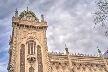 Melbourne, Avustralya - 1 Ağustos 2023: Bulutlu havada tarihi şehir merkezi, HDR resmi