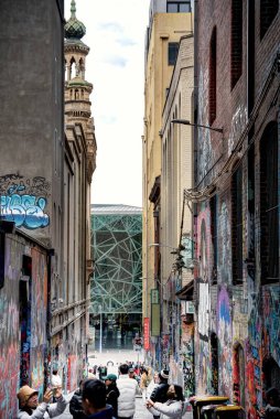 Melbourne, Avustralya - 1 Ağustos 2023: Bulutlu havada tarihi şehir merkezi, HDR resmi