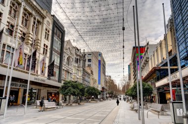 Melbourne, Avustralya - 1 Ağustos 2023: Bulutlu havada tarihi şehir merkezi, HDR resmi