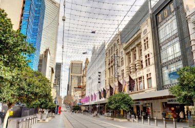Melbourne, Avustralya - 1 Ağustos 2023: Bulutlu havada tarihi şehir merkezi, HDR resmi