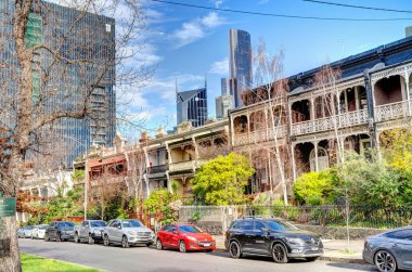 Melbourne, Avustralya - 1 Ağustos 2023: Bulutlu havada tarihi şehir merkezi, HDR resmi