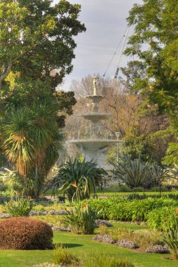 Melbourne, Avustralya - 1 Ağustos 2023: Bulutlu havada tarihi şehir merkezi, HDR resmi