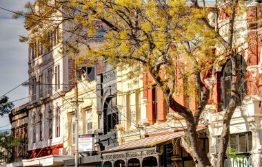 Melbourne, Avustralya - 1 Ağustos 2023: Bulutlu havada tarihi şehir merkezi, HDR resmi