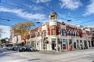 Melbourne, Avustralya - 1 Ağustos 2023: Bulutlu havada tarihi şehir merkezi, HDR resmi