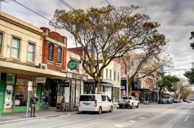 Melbourne, Avustralya - 1 Ağustos 2023: Bulutlu havada tarihi şehir merkezi, HDR resmi