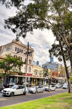 Melbourne, Avustralya - 1 Ağustos 2023: Bulutlu havada tarihi şehir merkezi, HDR resmi