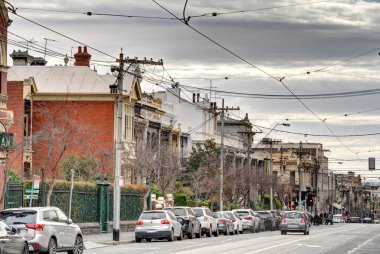 Melbourne, Avustralya - 1 Ağustos 2023: Bulutlu havada tarihi şehir merkezi, HDR resmi
