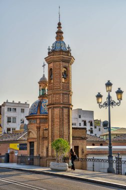 Seville, İspanya - 1 Haziran 2023: Yaz aylarında tarihi şehir merkezinin güzel manzarası, HDR Image