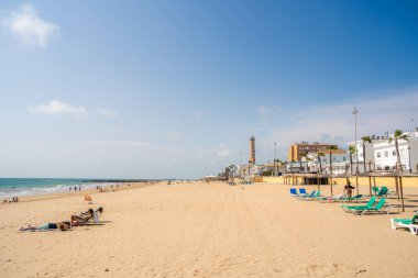 Chipiona, İspanya - Haziran 12023: Güneşli havada tarihi sahil kasabası, HDR Image