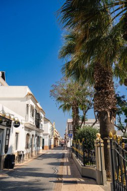 Chipiona, İspanya - Haziran 12023: Güneşli havada tarihi sahil kasabası, HDR Image