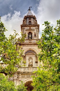 Jerez de la Frontera, İspanya - Haziran 12023: Güneşli havada tarihi şehir merkezi