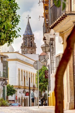 Jerez de la Frontera, İspanya - Haziran 12023: Güneşli havada tarihi şehir merkezi