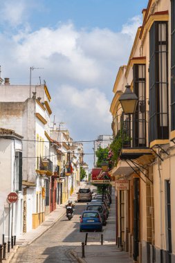 Jerez de la Frontera, İspanya - Haziran 12023: Güneşli havada tarihi şehir merkezi
