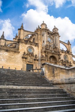 Jerez de la Frontera, İspanya - Haziran 12023: Güneşli havada tarihi şehir merkezi