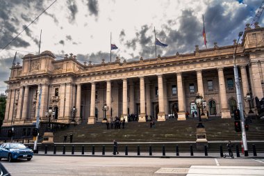 Melbourne, Avustralya - 20 Temmuz 2023: Bulutlu havada tarihi şehir merkezi, HDR Image