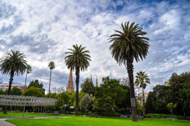 Melbourne, Avustralya - 20 Temmuz 2023: Bulutlu havada tarihi şehir merkezi, HDR Image