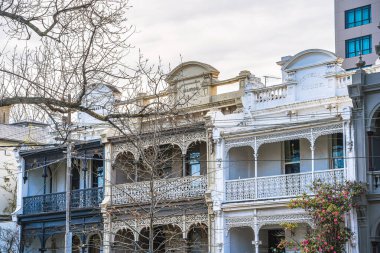 Melbourne, Avustralya - 1 Ağustos 2023: Fitzroy Bölgesi güneşli havada