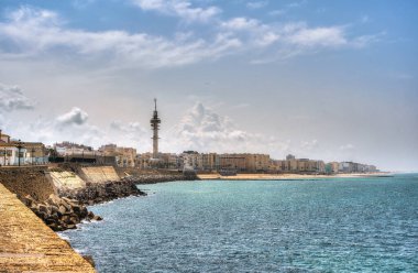 Cadiz, İspanya - Haziran 12023: Güneşli havada tarihi şehir merkezi, HDR Görüntü