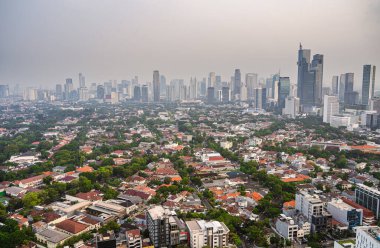 Jakarta, Endonezya - 3 Temmuz 2023: Jakarta şehir manzarası ve alacakaranlıkta gökdelenler, HDR Görüntü