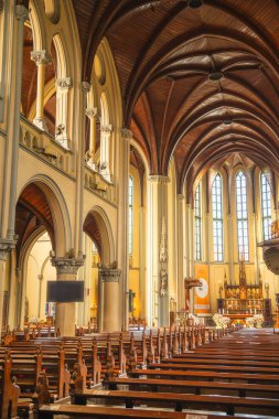 Jakarta, Endonezya - Temmuz 12023: Bulutlu havada şehir merkezi simgeleri, HDR Görüntü