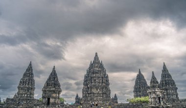 Prambanan, Endonezya - Temmuz 12023: Bulutlu havada Hindu tapınağı, HDR Görüntü