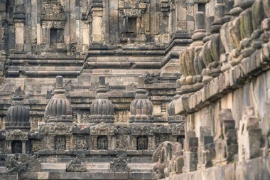 Prambanan, Endonezya - Temmuz 12023: Bulutlu havada Hindu tapınağı, HDR Görüntü