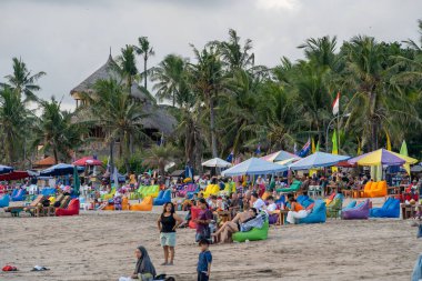 Kuta, Endonezya - Temmuz 12023: Akşam karanlığında Bali Sahili, HDR Görüntü