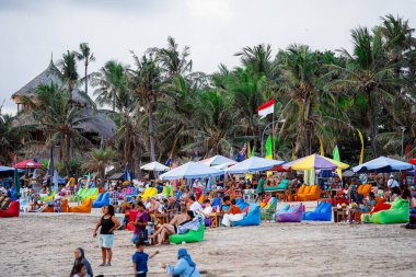 Kuta, Endonezya - Temmuz 12023: Akşam karanlığında Bali Sahili, HDR Görüntü