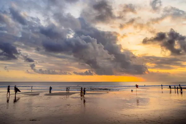 Kuta Indonesien Juli 2023 Balinesiska Stranden Skymningen Hdr Bild — Stockfoto