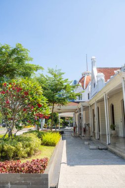 Surabaya, Endonezya - 1 Temmuz 2023: Güneşli havada tarihi şehir merkezi