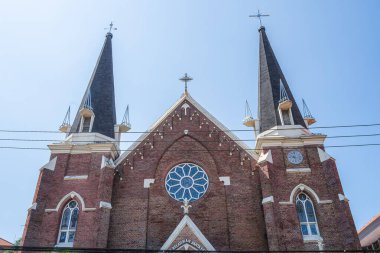 Surabaya, Endonezya - 1 Temmuz 2023: Güneşli havada tarihi şehir merkezi