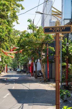 Surabaya, Endonezya - 1 Temmuz 2023: Güneşli havada tarihi şehir merkezi