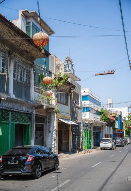 Surabaya, Endonezya - 1 Temmuz 2023: Güneşli havada tarihi şehir merkezi