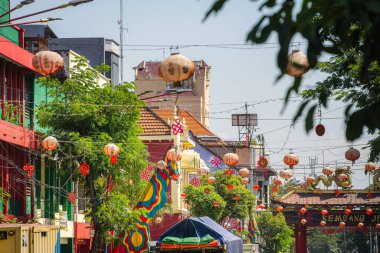 Surabaya, Endonezya - 1 Temmuz 2023: Güneşli havada tarihi şehir merkezi