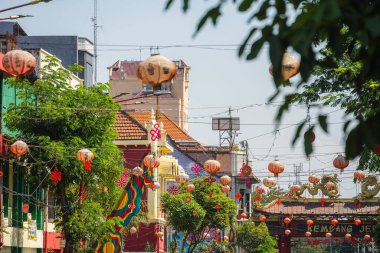 Surabaya, Endonezya - 1 Temmuz 2023: Güneşli havada tarihi şehir merkezi