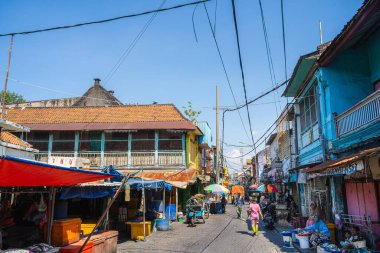 Surabaya, Endonezya - 1 Temmuz 2023: Güneşli havada tarihi şehir merkezi