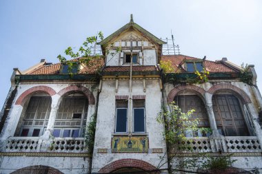 Surabaya, Endonezya - 1 Temmuz 2023: Güneşli havada tarihi şehir merkezi