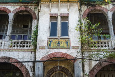 Surabaya, Endonezya - 1 Temmuz 2023: Güneşli havada tarihi şehir merkezi