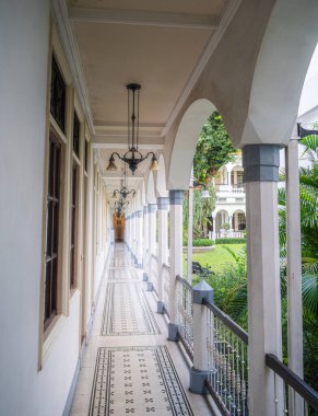 Surabaya, Endonezya - 1 Temmuz 2023: Güneşli havada tarihi şehir merkezi