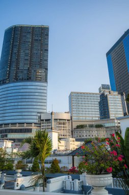 Surabaya, Endonezya - 1 Temmuz 2023: Güneşli havada tarihi şehir merkezi