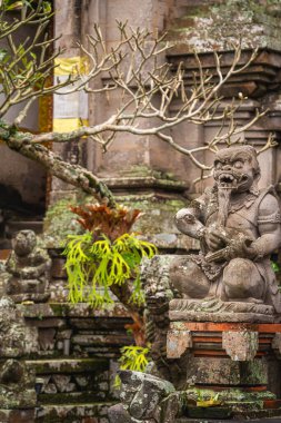 Ubud, Endonezya - 1 Temmuz 2023: Bulutlu Hava 'daki Tarihi Bali Köyü, HDR Görüntü