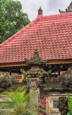 Ubud, Endonezya - 1 Temmuz 2023: Bulutlu Hava 'daki Tarihi Bali Köyü, HDR Görüntü