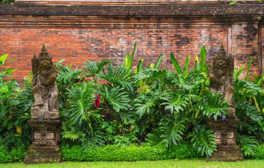 Ubud, Endonezya - 1 Temmuz 2023: Bulutlu Hava 'daki Tarihi Bali Köyü, HDR Görüntü
