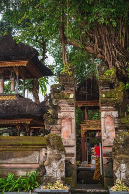 Ubud, Endonezya - 1 Temmuz 2023: Bulutlu Hava 'daki Tarihi Bali Köyü, HDR Görüntü