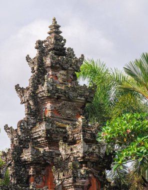 Ubud, Endonezya - 1 Temmuz 2023: Bulutlu Hava 'daki Tarihi Bali Köyü, HDR Görüntü